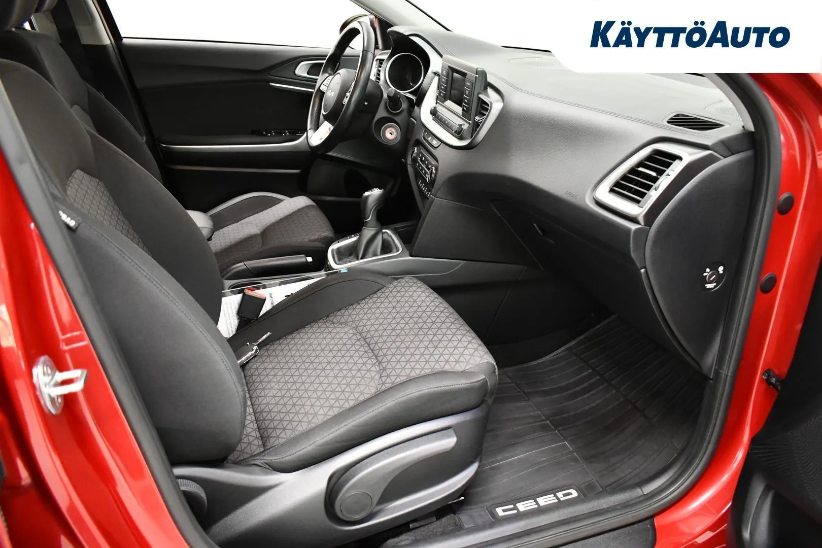 Kia Ceed GOY-557 carousel image