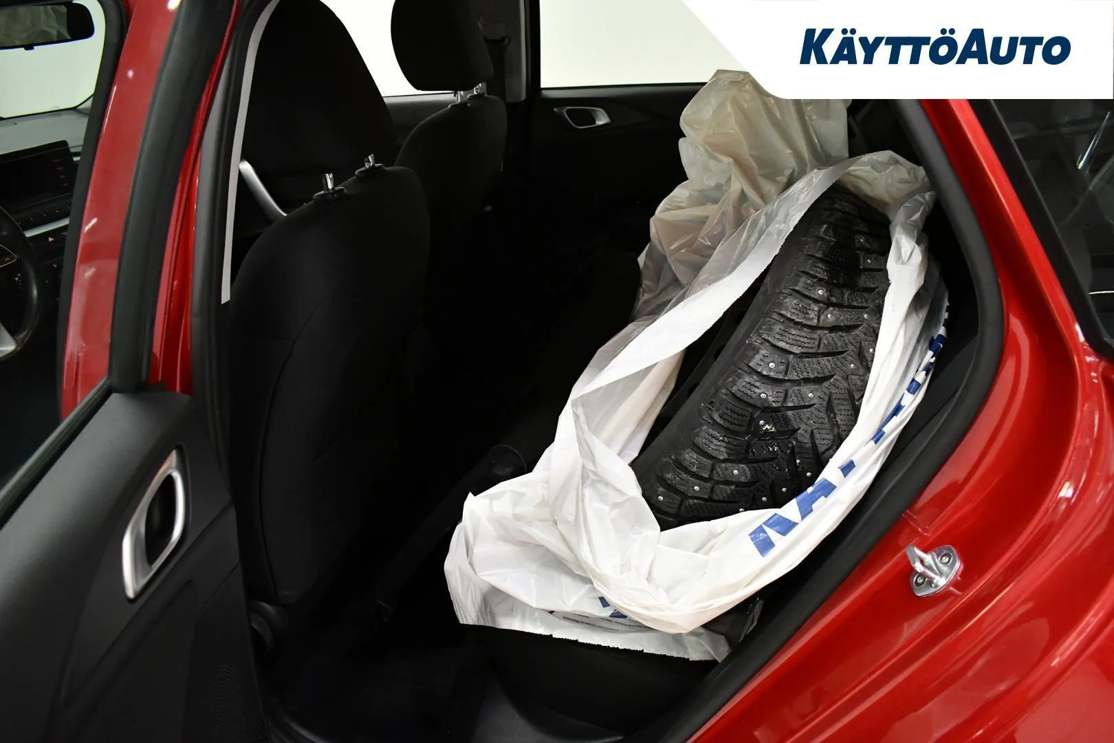 Kia Ceed GOY-557 carousel image