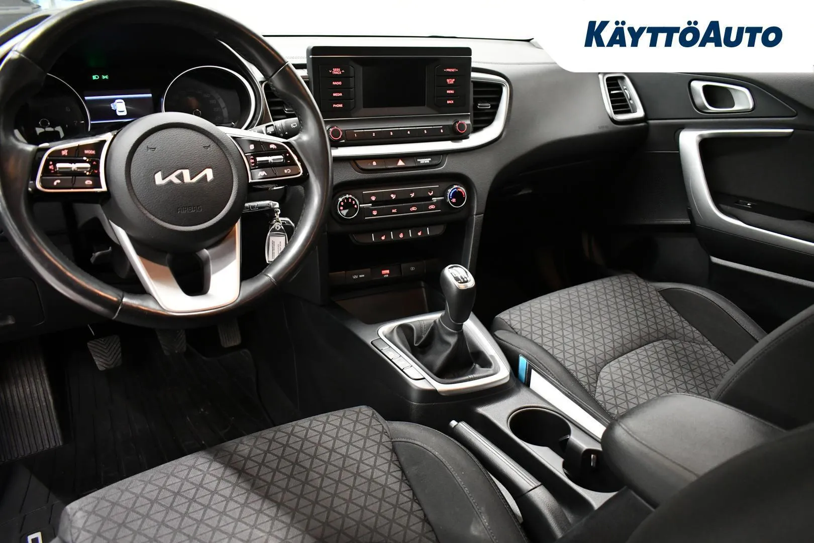 Kia Ceed GOY-557 carousel image