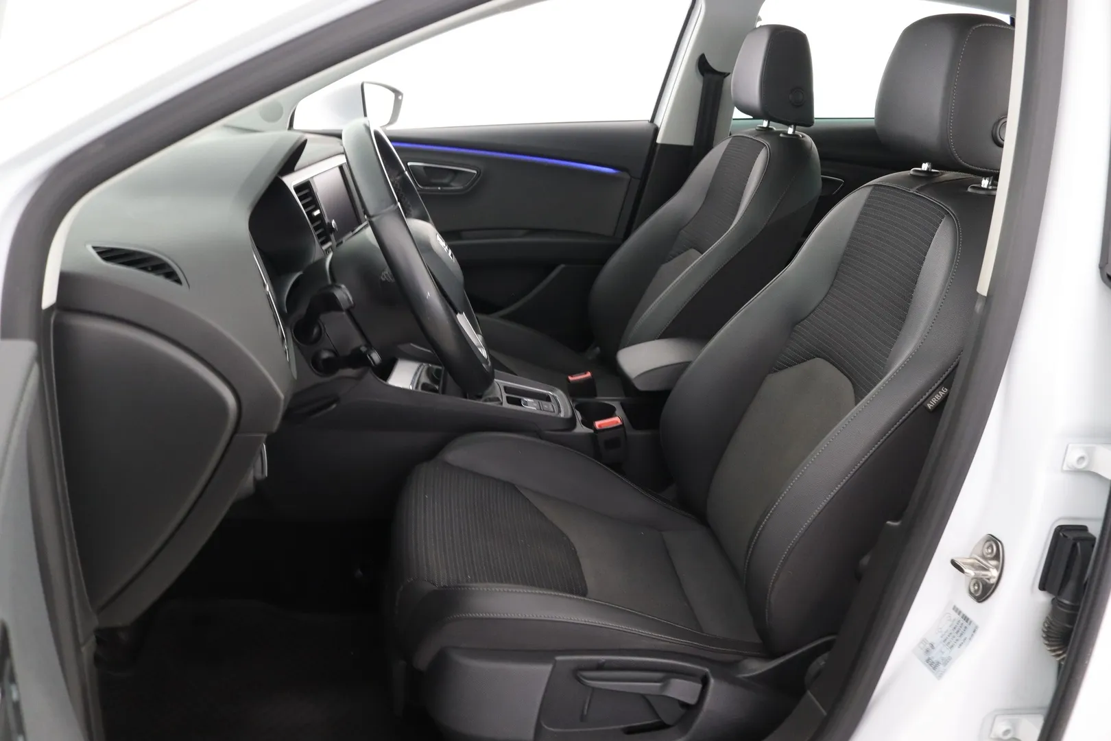 Seat Leon OVT-552 carousel image
