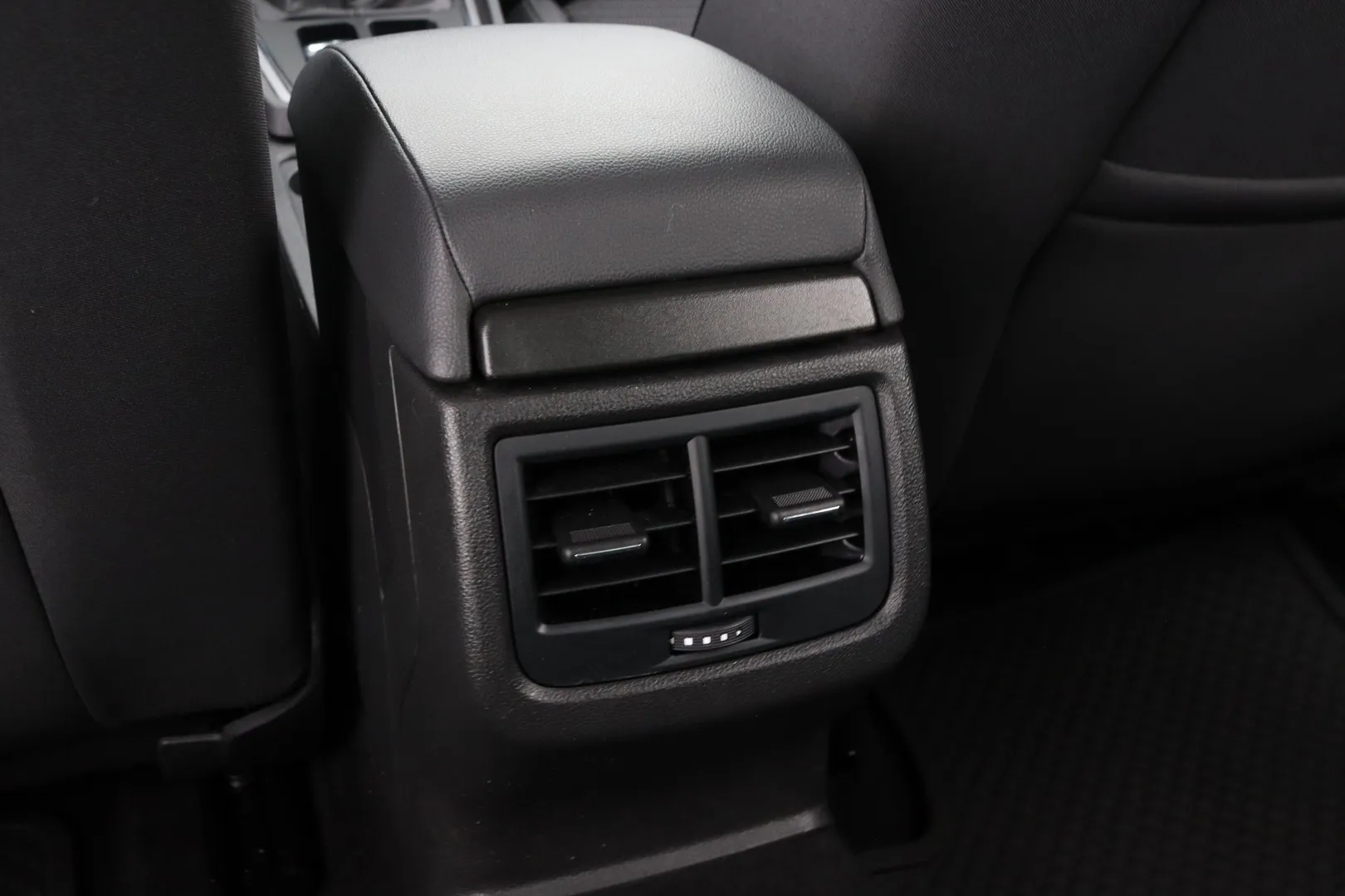 Seat Leon OVT-552 carousel image