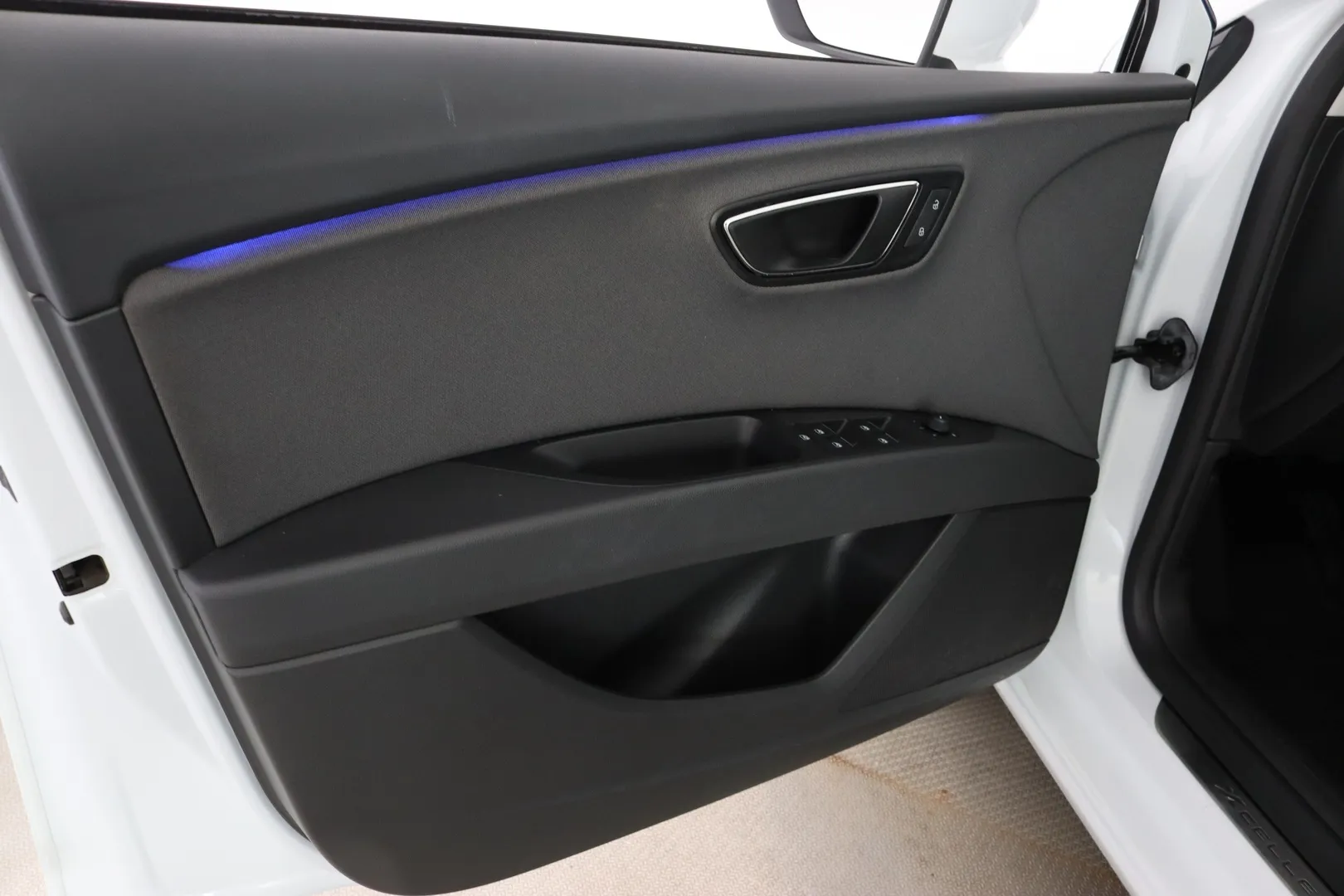 Seat Leon OVT-552 carousel image