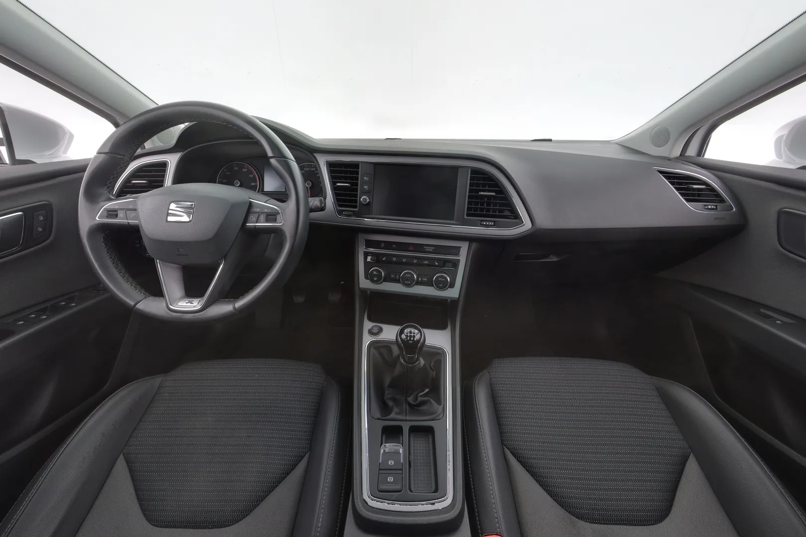 Seat Leon OVT-552 carousel image