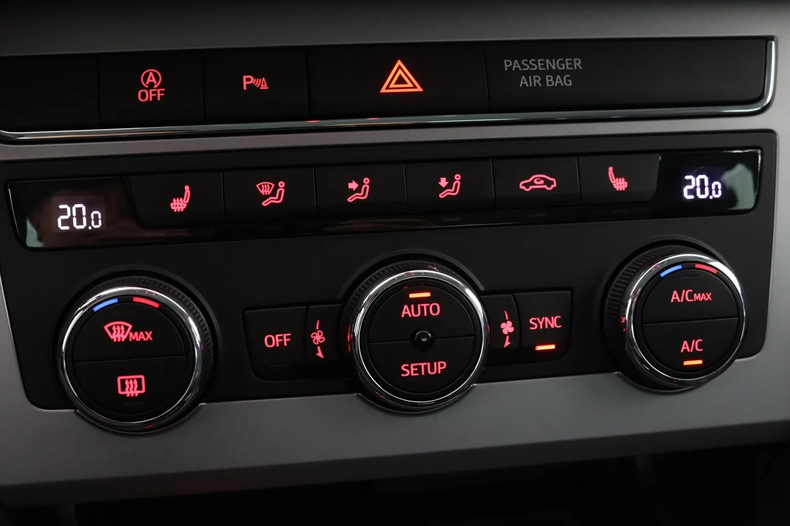 Seat Leon OVT-552 carousel image