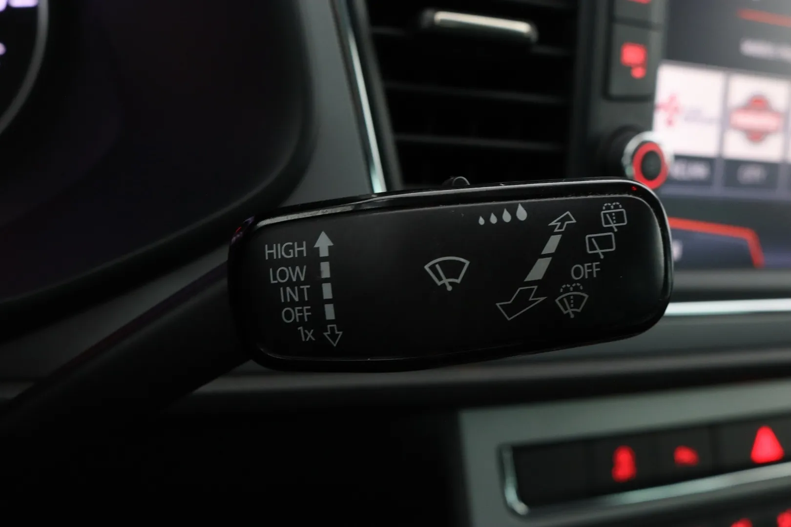 Seat Leon OVT-552 carousel image