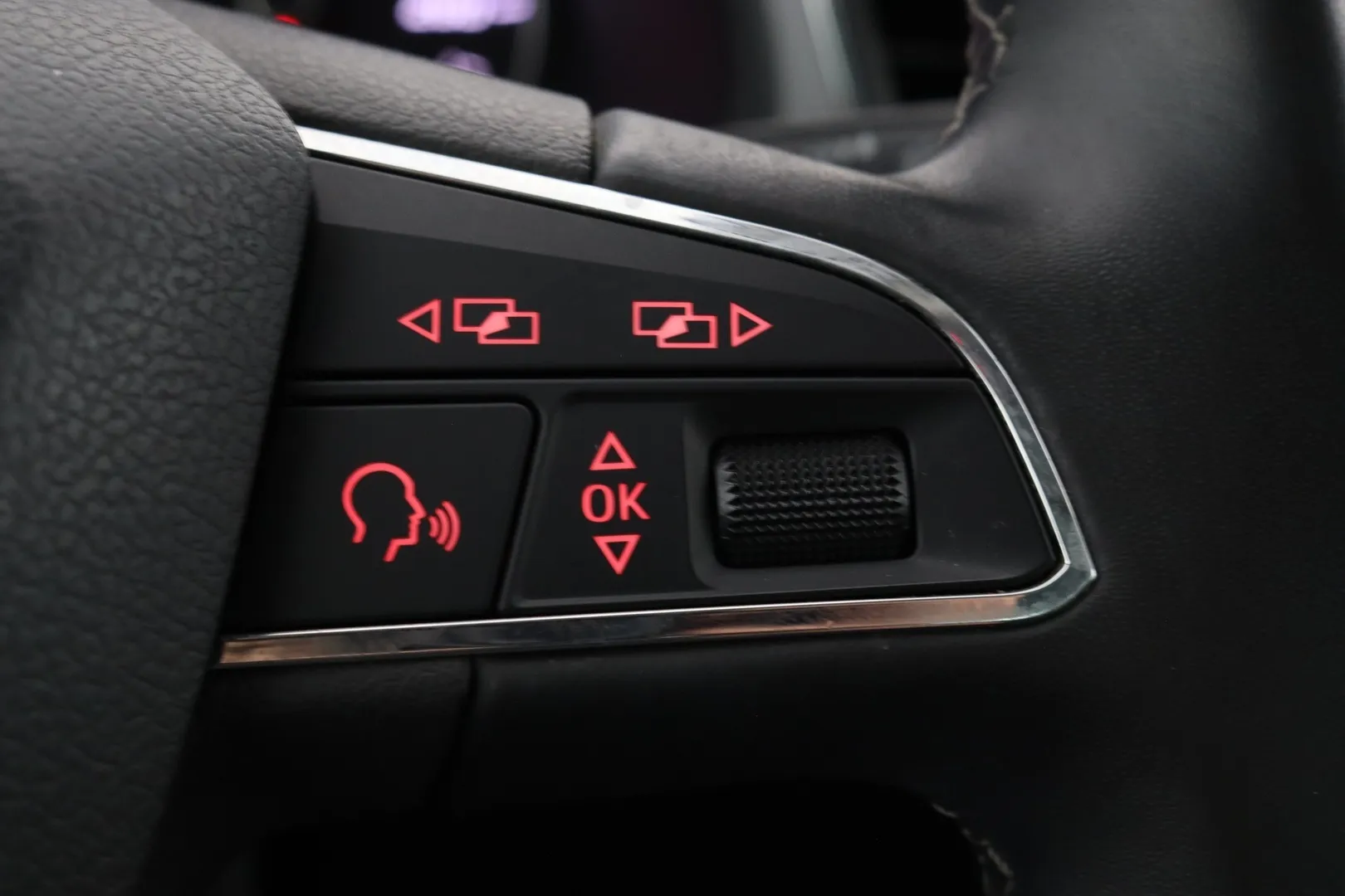 Seat Leon OVT-552 carousel image