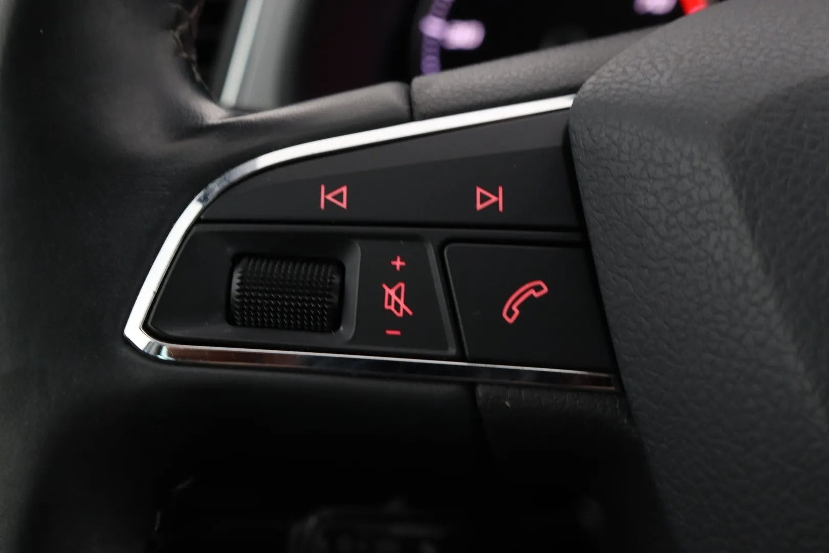 Seat Leon OVT-552 carousel image