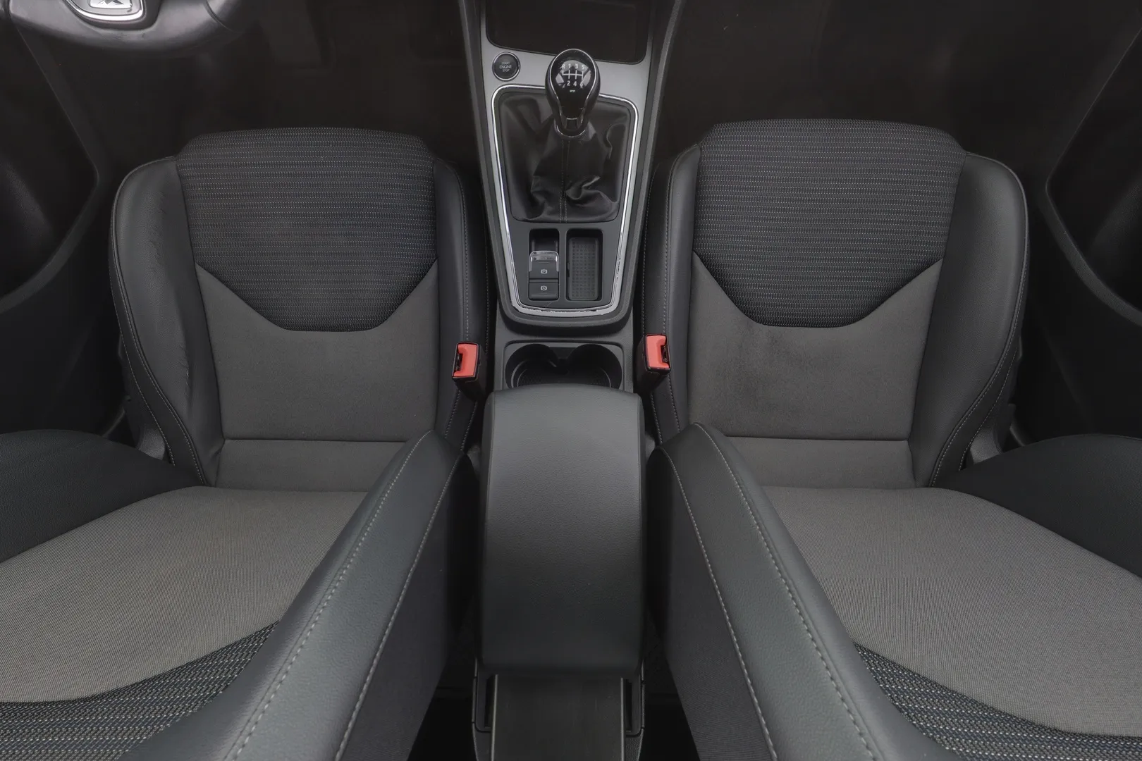 Seat Leon OVT-552 carousel image
