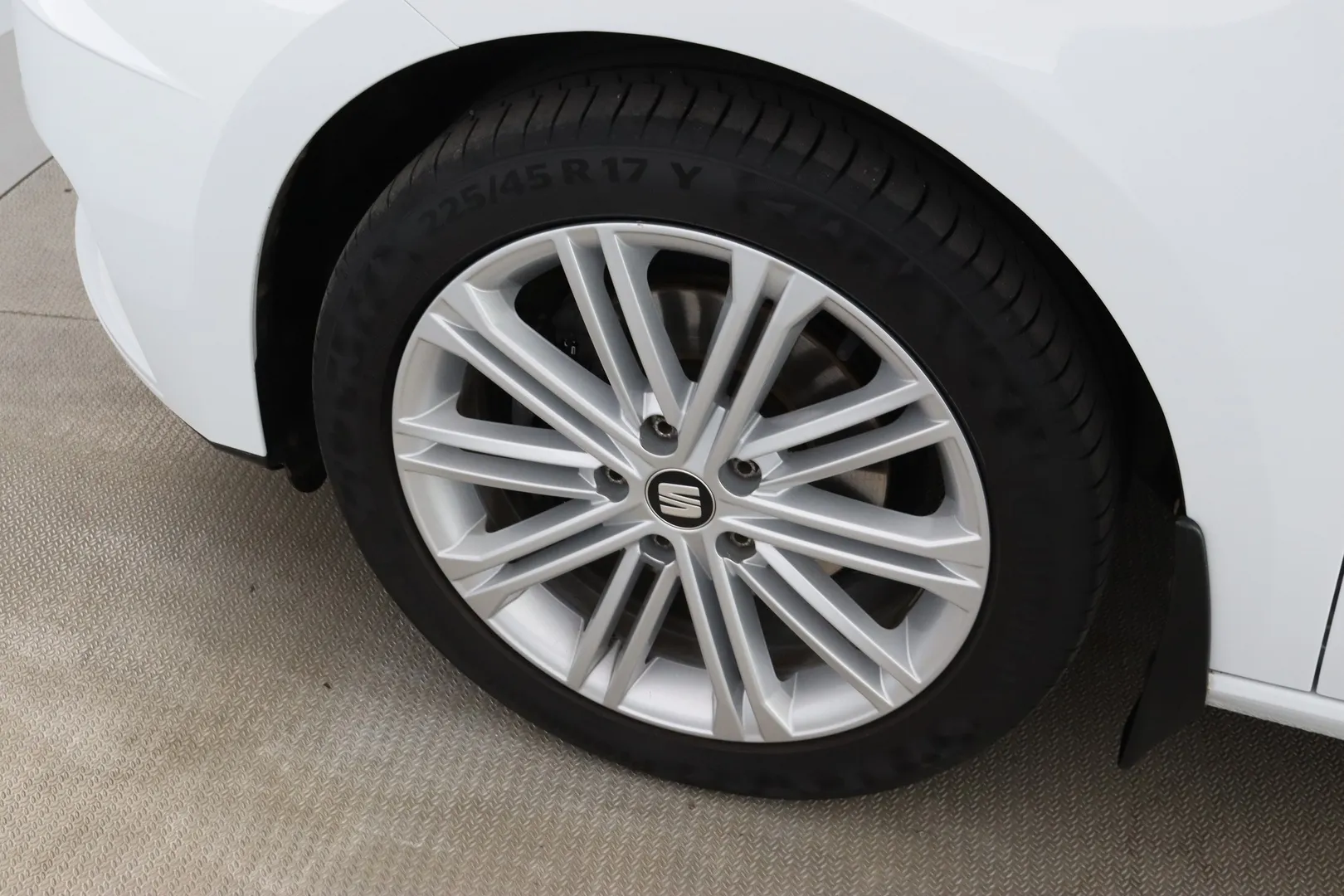 Seat Leon OVT-552 carousel image
