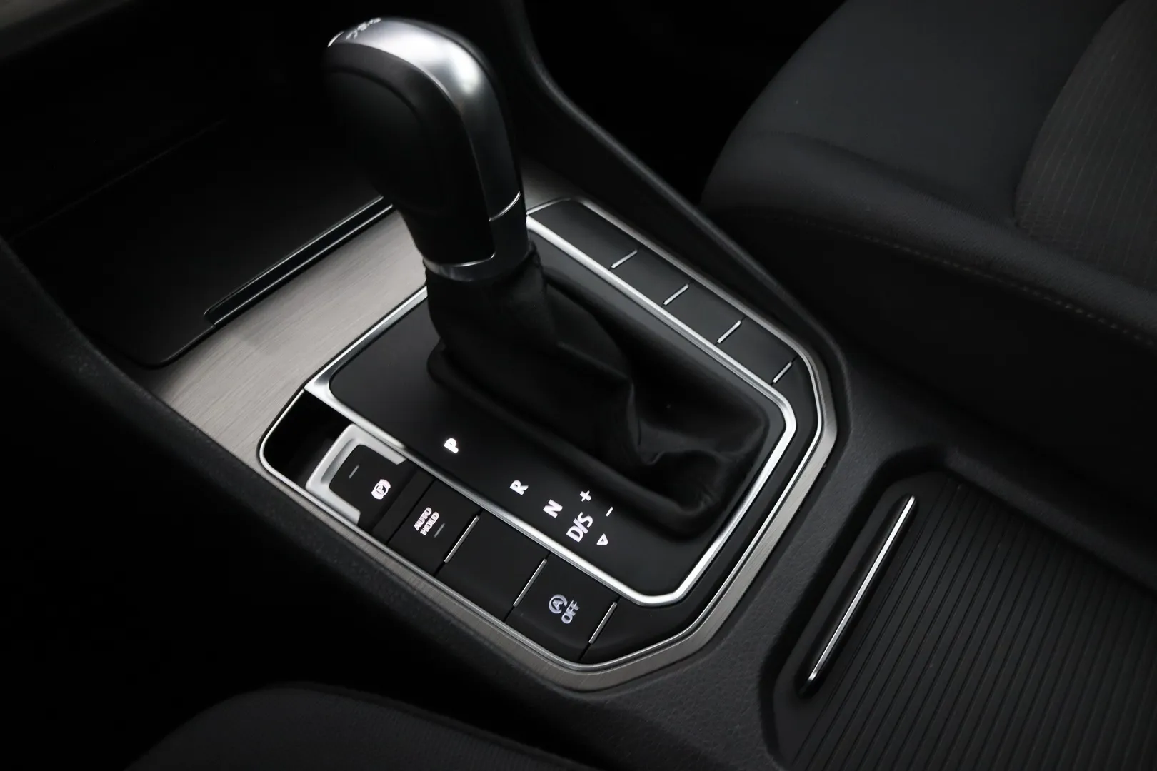 Volkswagen Golf Sportsvan RRZ-842 carousel image