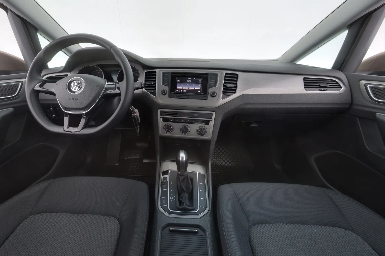 Volkswagen Golf Sportsvan RRZ-842 carousel image