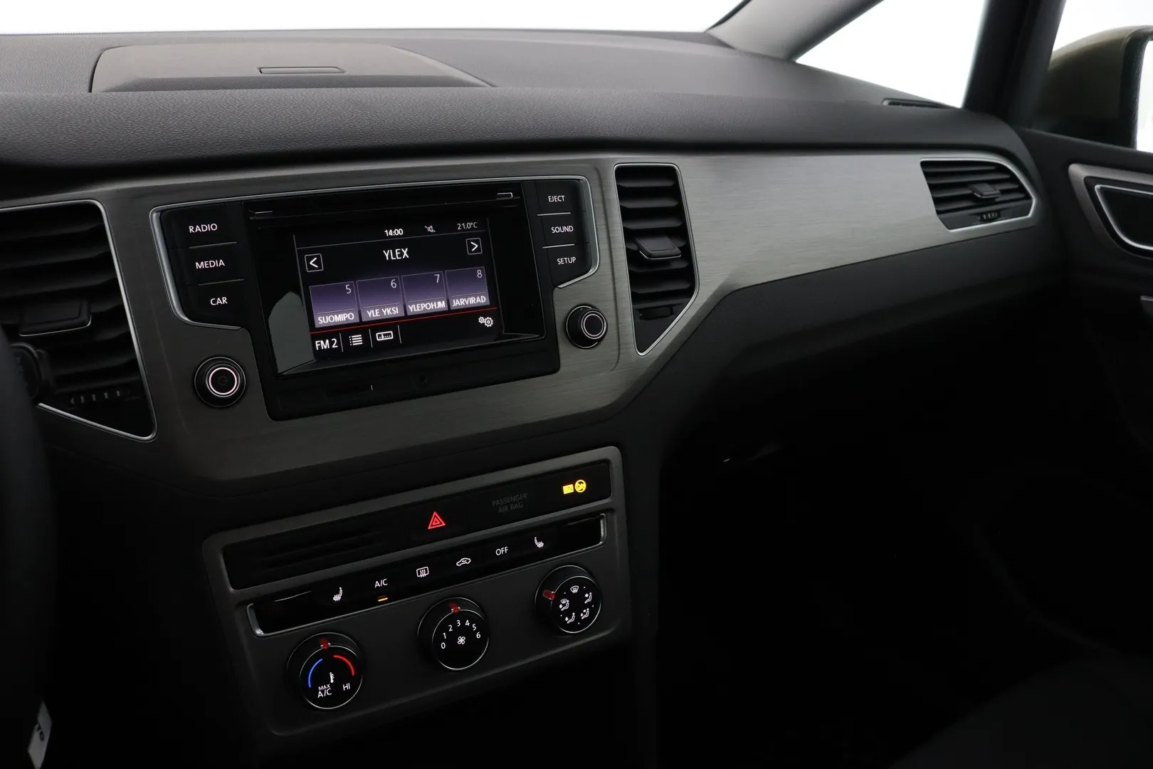 Volkswagen Golf Sportsvan RRZ-842 carousel image