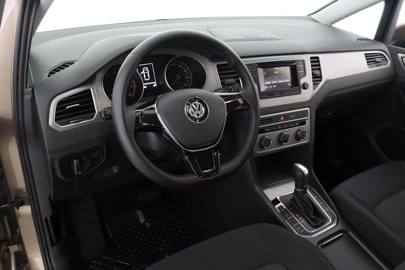 Volkswagen Golf Sportsvan RRZ-842 carousel image