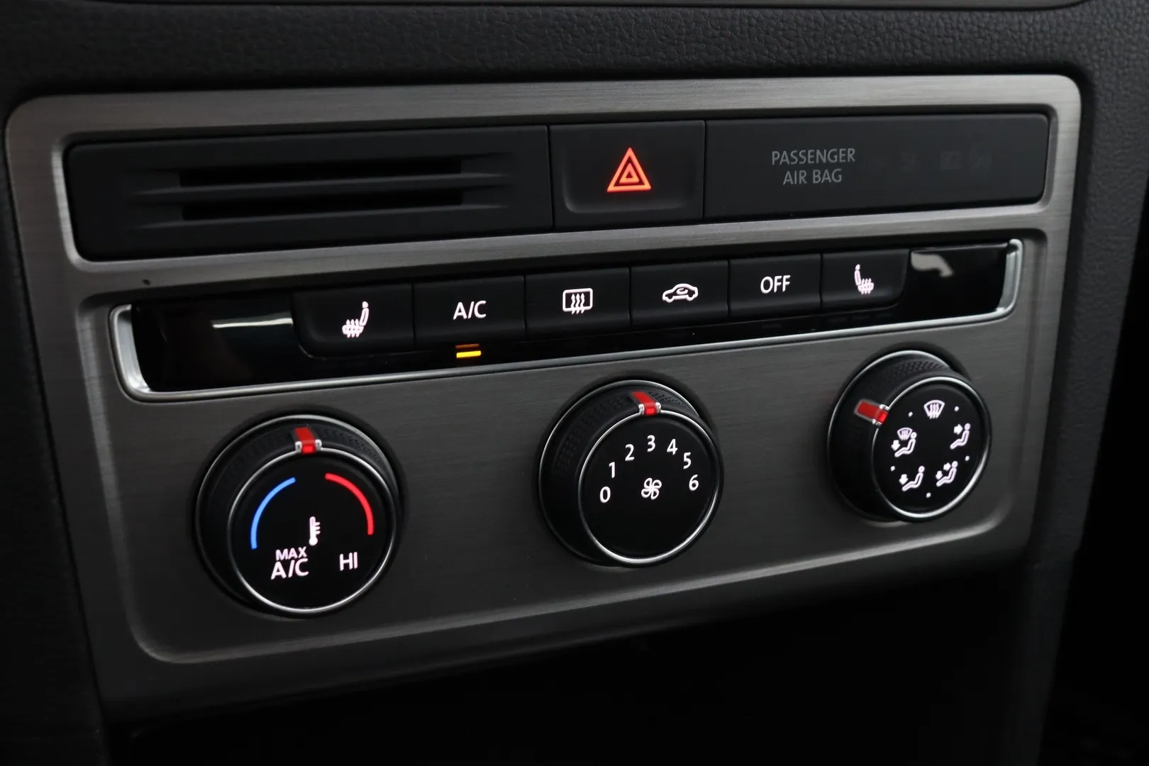 Volkswagen Golf Sportsvan RRZ-842 carousel image