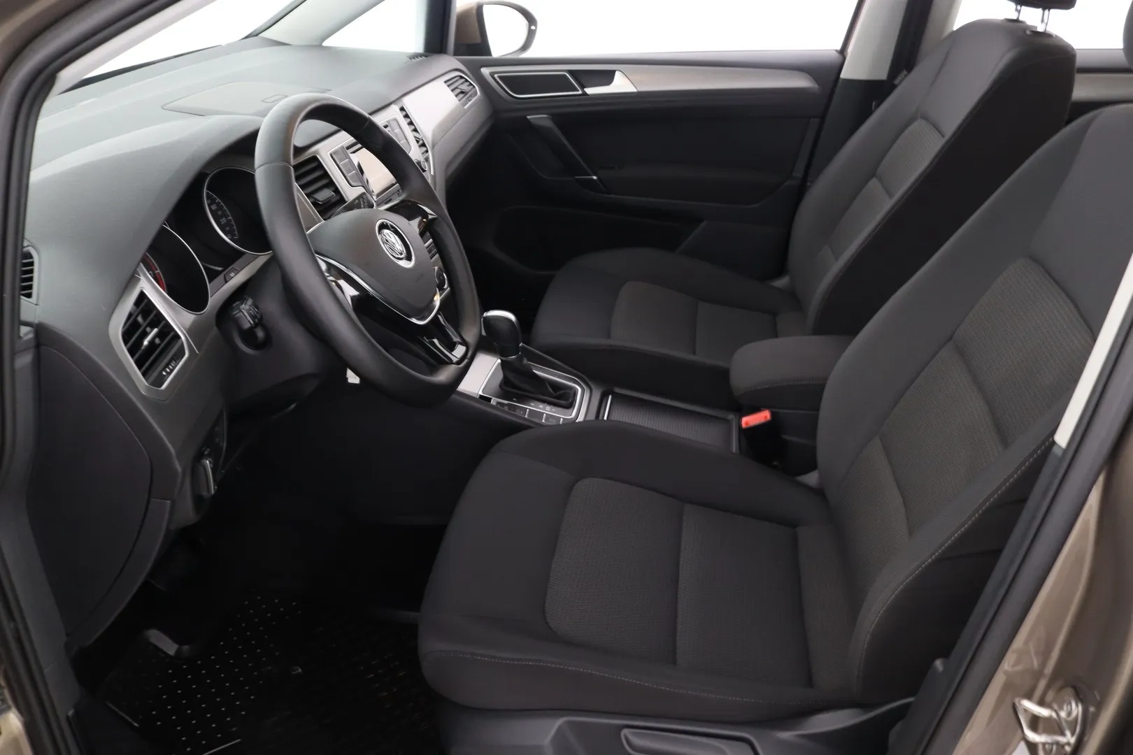 Volkswagen Golf Sportsvan RRZ-842 carousel image