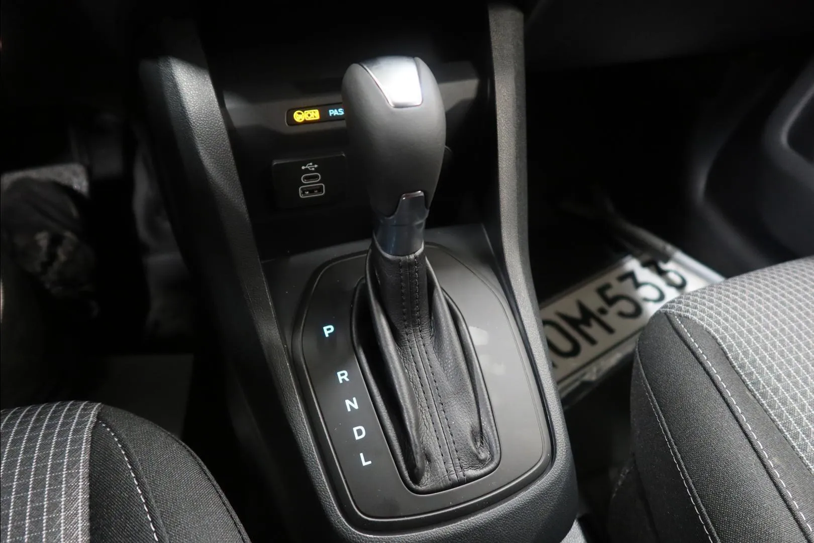 FORD TRANSIT COURIER NOM-533 carousel image