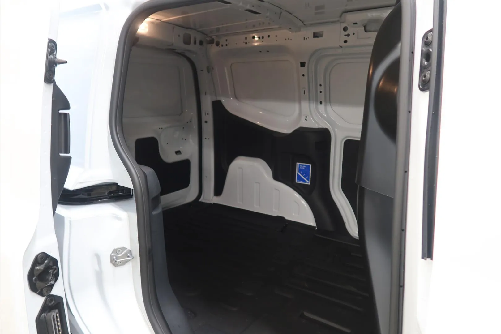 FORD TRANSIT COURIER NOM-533 carousel image