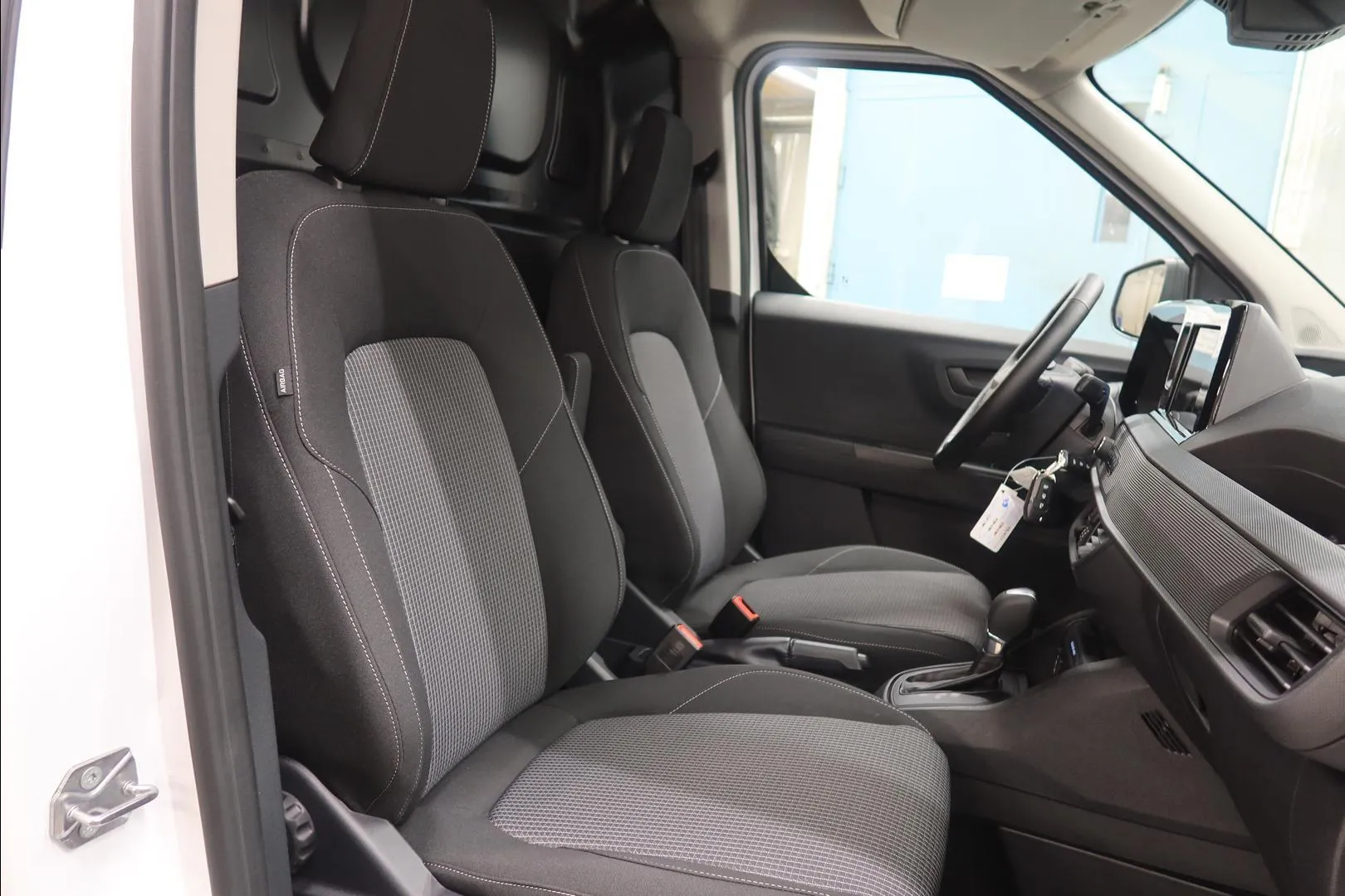 FORD TRANSIT COURIER NOM-533 carousel image