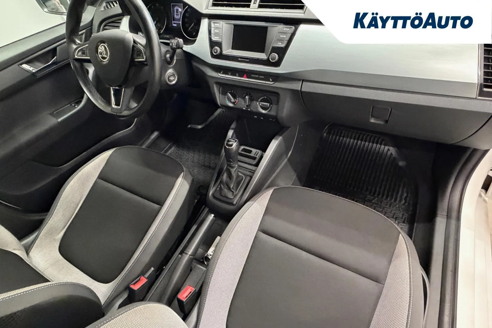 Skoda Fabia YJZ-454 carousel image