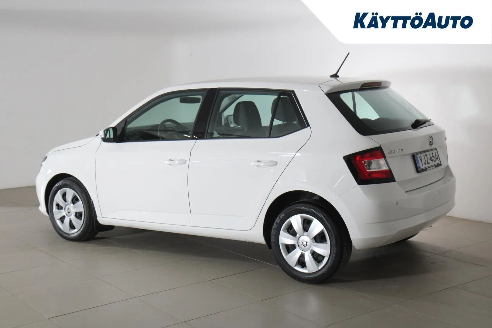 Skoda Fabia YJZ-454 carousel image
