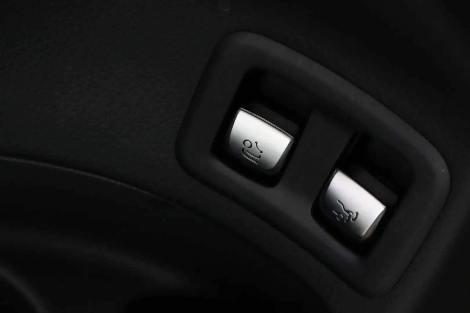 Mercedes-Benz GLC VZF-375 carousel image