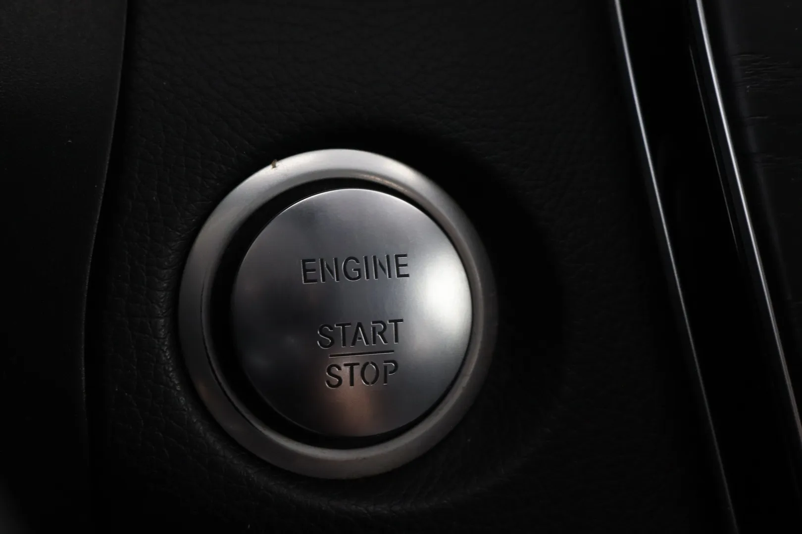 Mercedes-Benz GLC VZF-375 carousel image