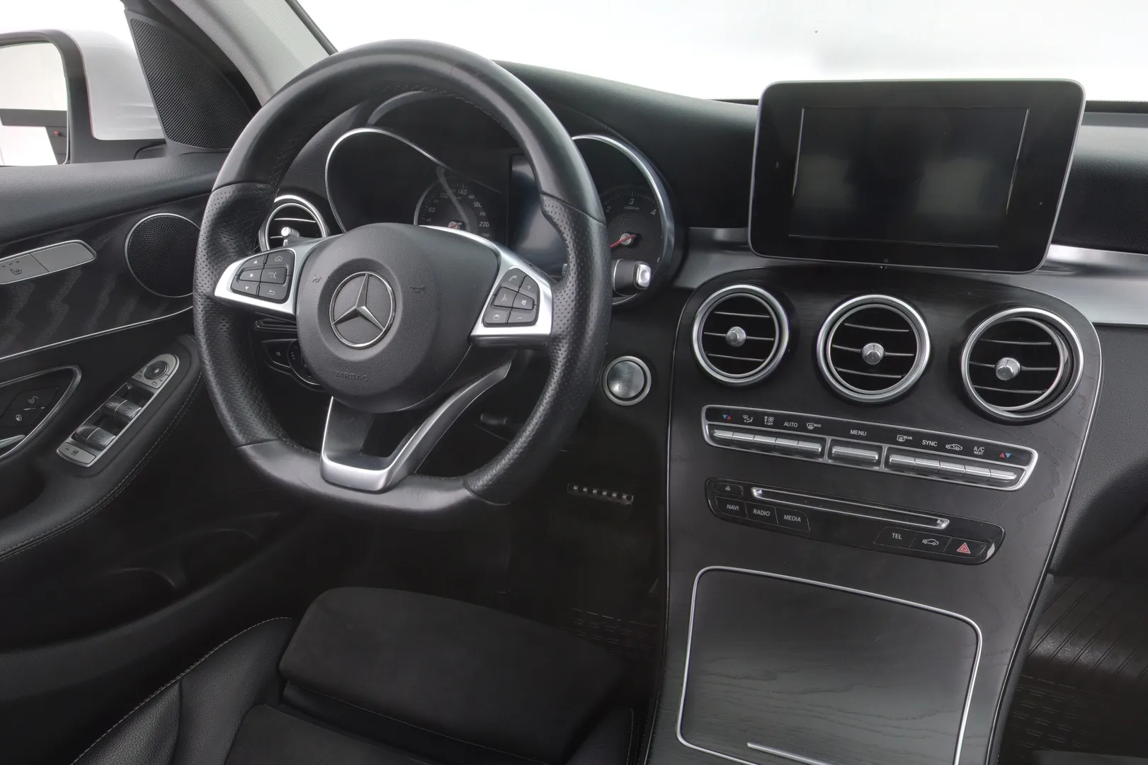 Mercedes-Benz GLC VZF-375 carousel image