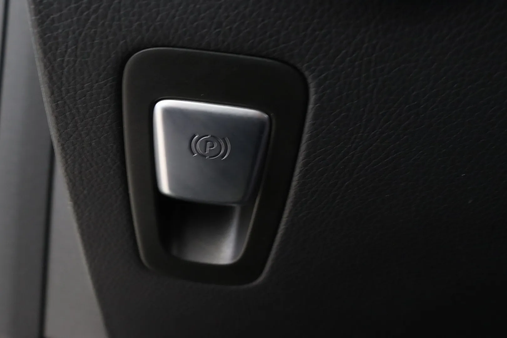 Mercedes-Benz GLC VZF-375 carousel image