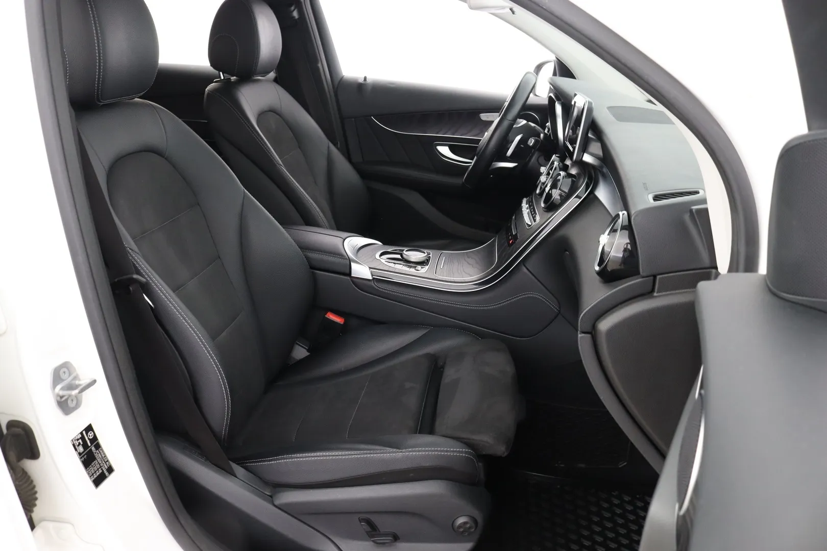 Mercedes-Benz GLC VZF-375 carousel image