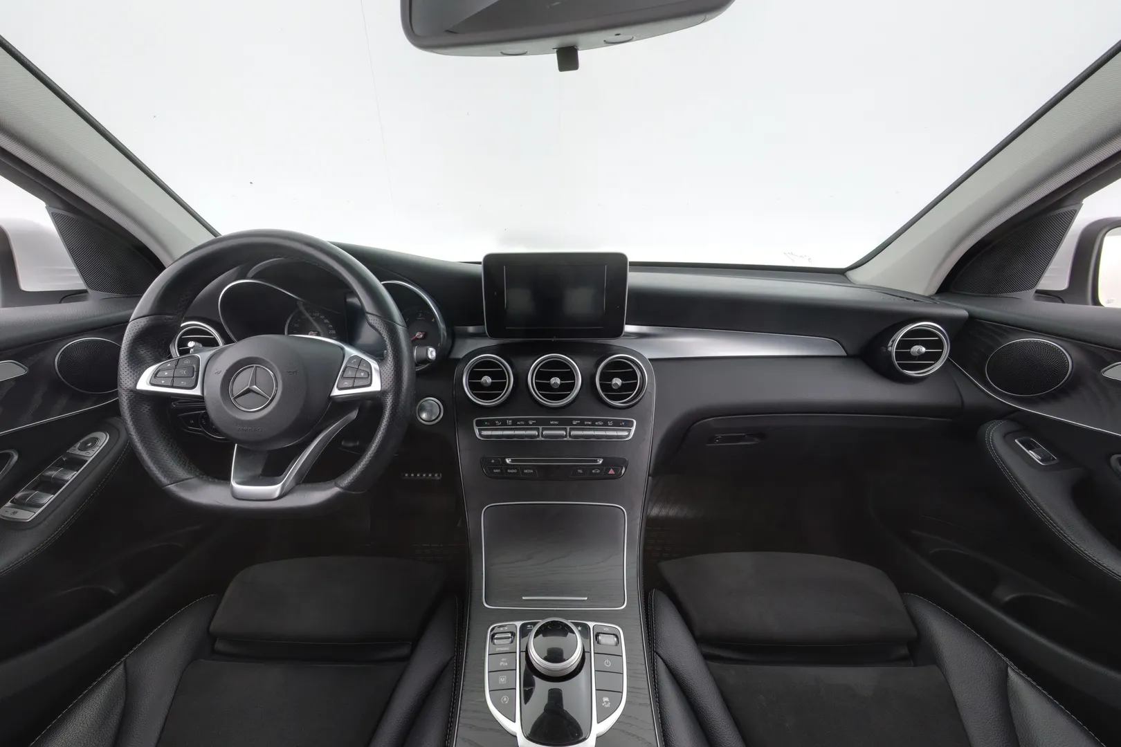Mercedes-Benz GLC VZF-375 carousel image