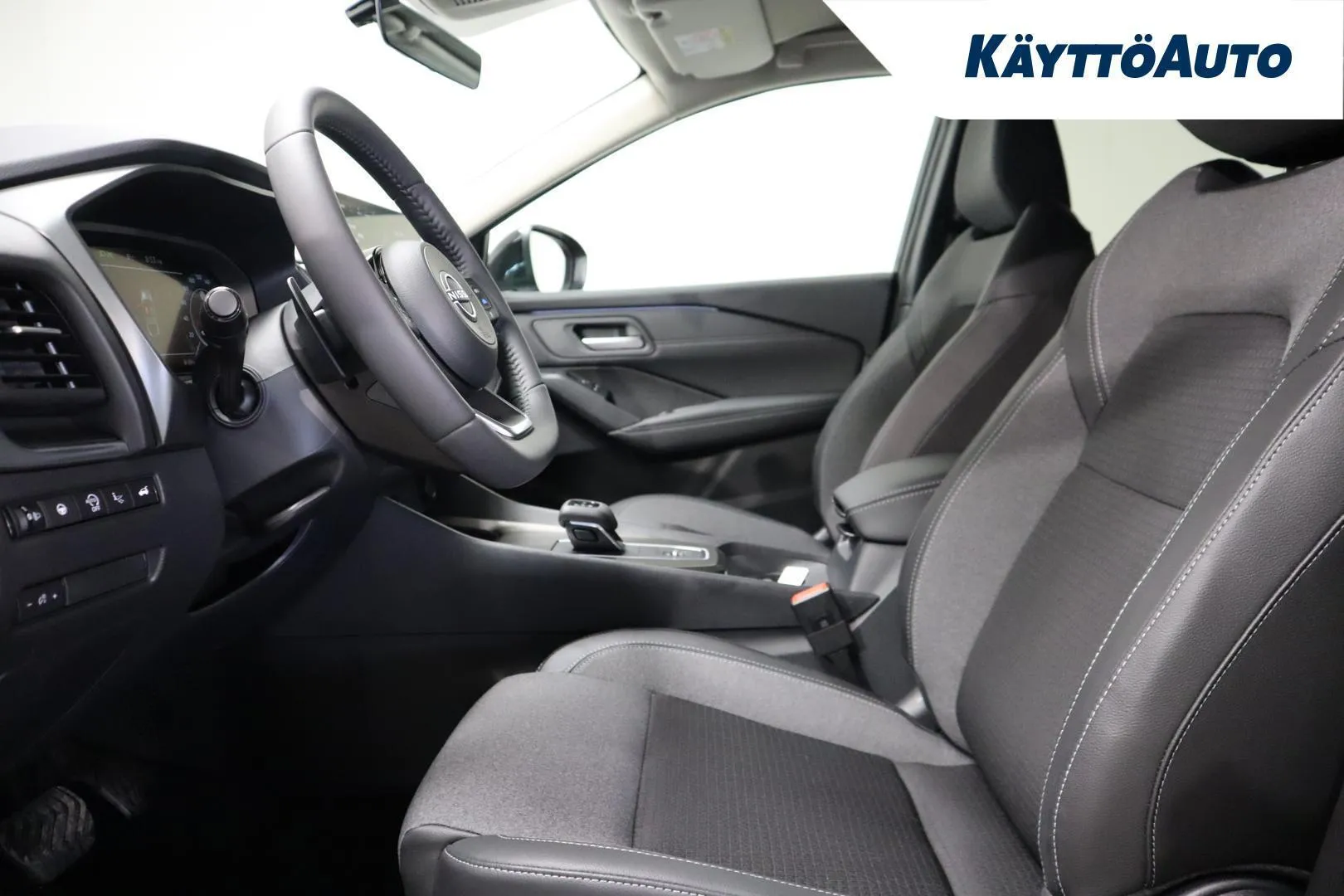 Nissan Qashqai SRN-658 carousel image