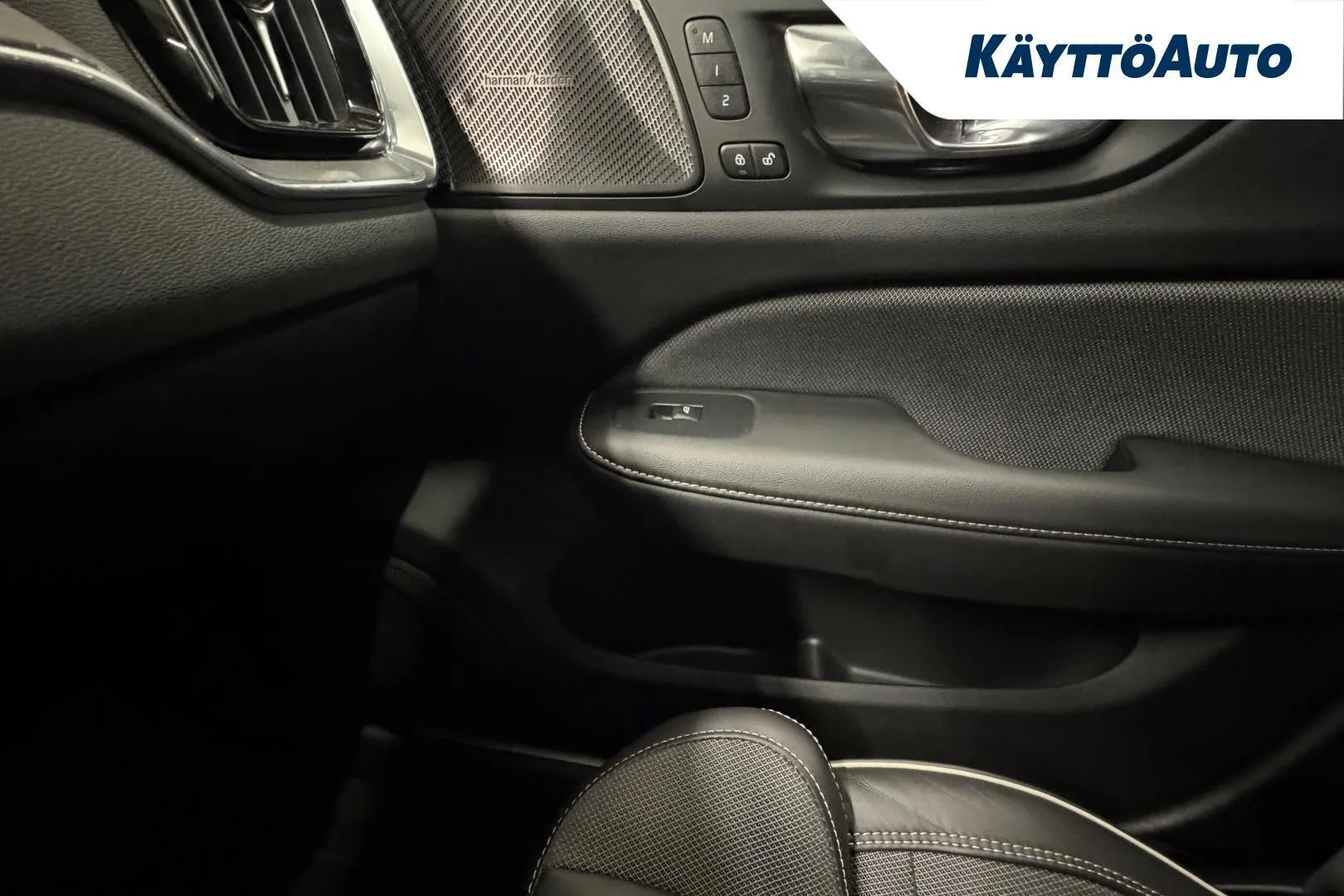 Volvo V60 KUS-627 carousel image