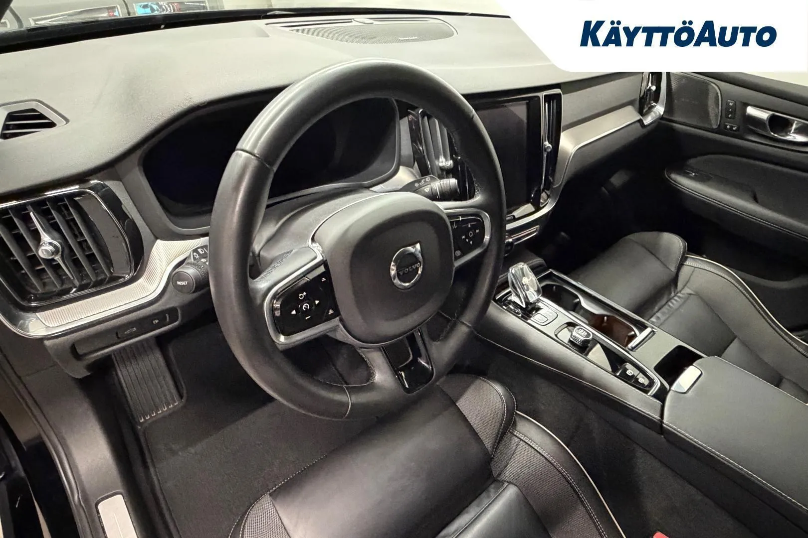 Volvo V60 KUS-627 carousel image