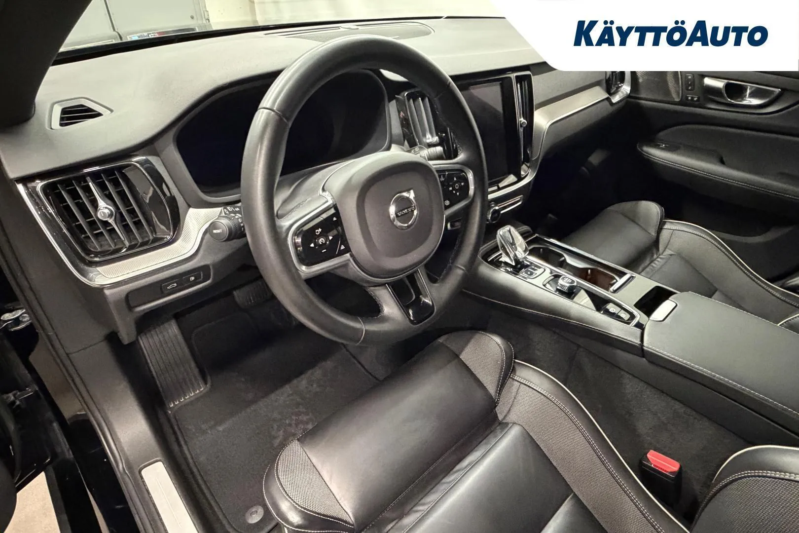 Volvo V60 KUS-627 carousel image