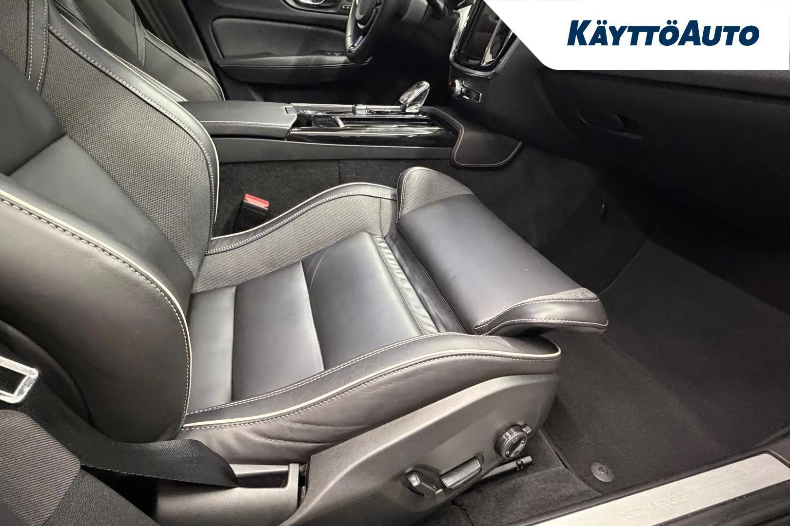 Volvo V60 KUS-627 carousel image
