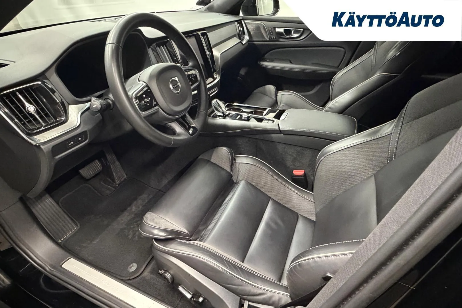 Volvo V60 KUS-627 carousel image