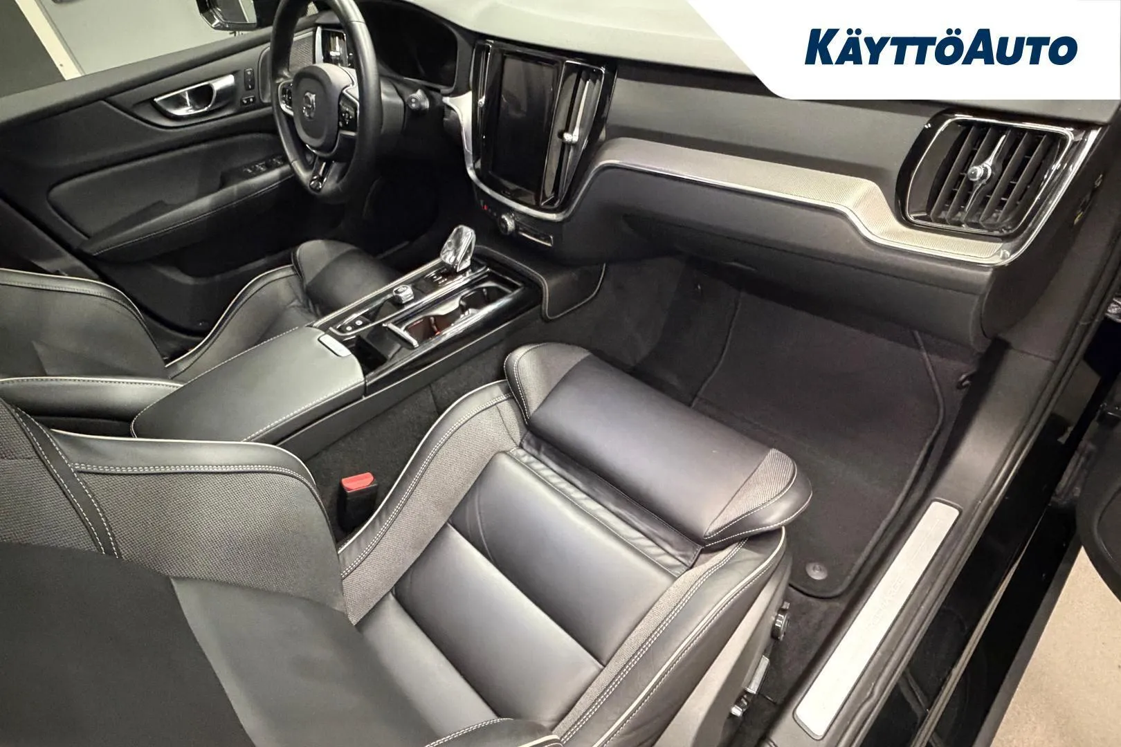 Volvo V60 KUS-627 carousel image