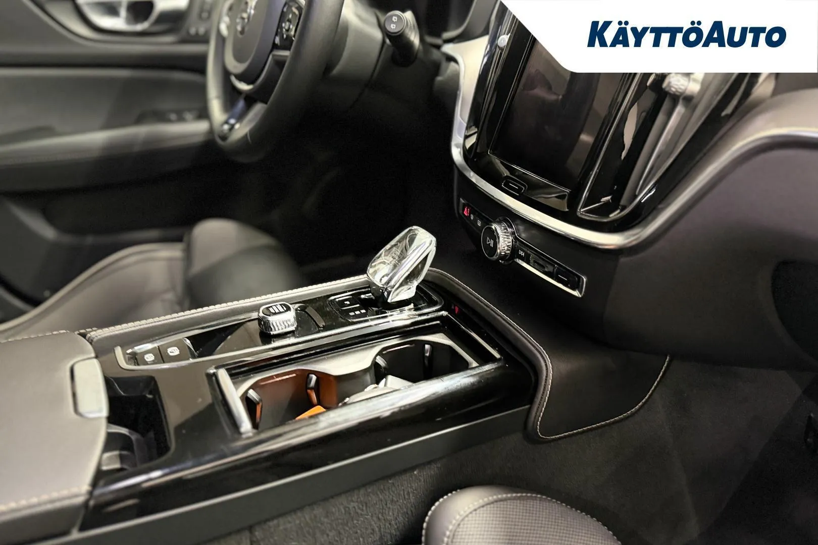 Volvo V60 KUS-627 carousel image