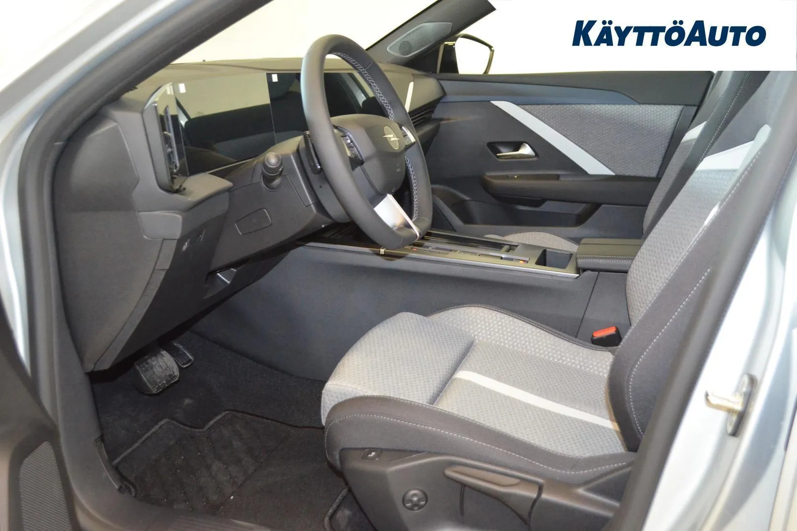 Opel Astra YMN-868 carousel image