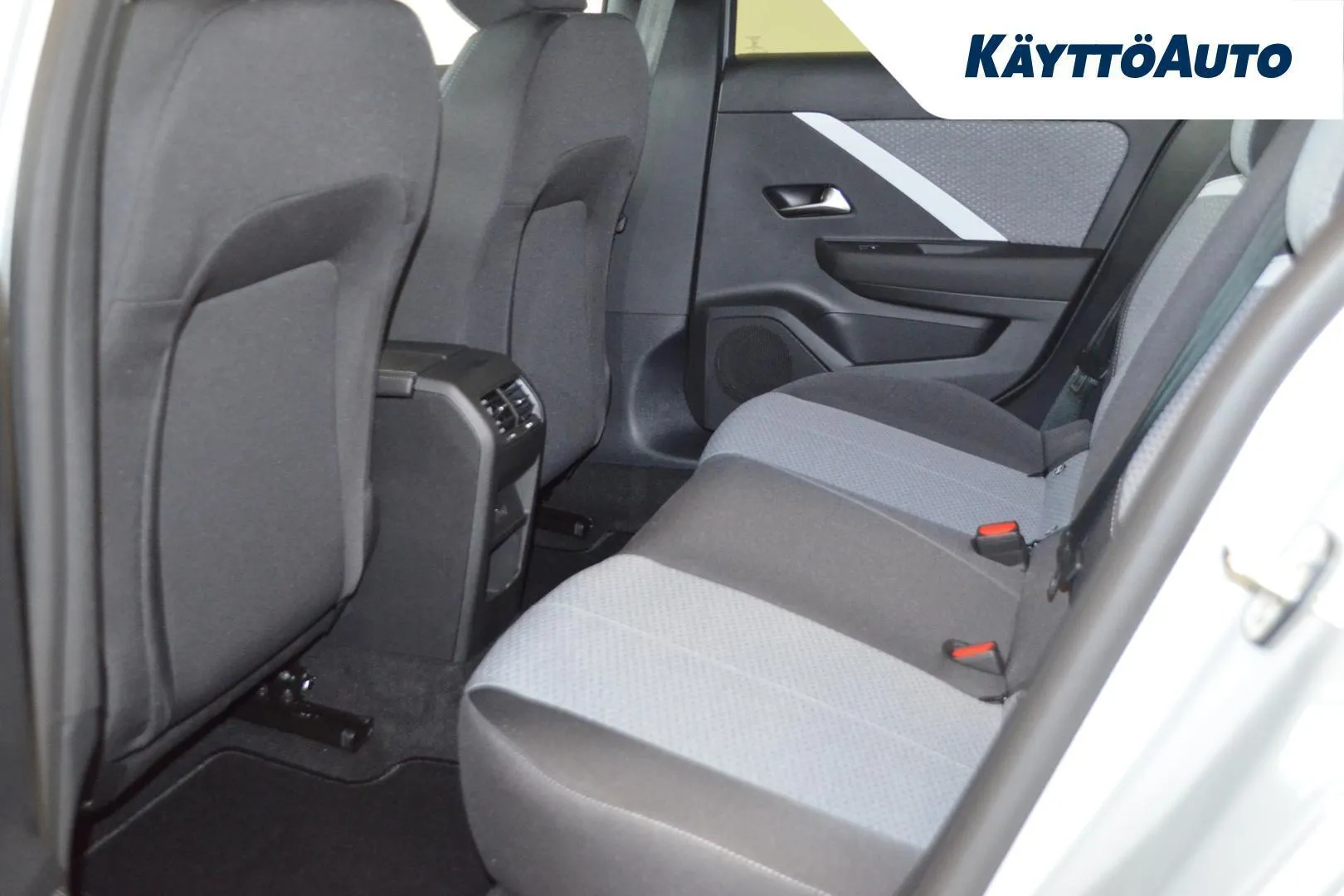 Opel Astra YMN-868 carousel image