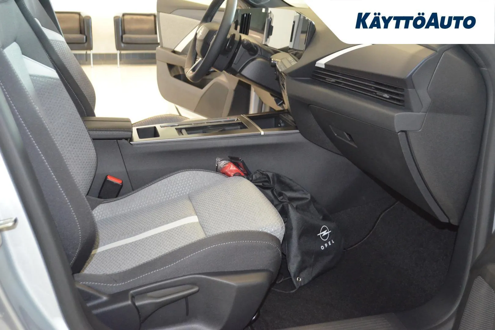Opel Astra YMN-868 carousel image