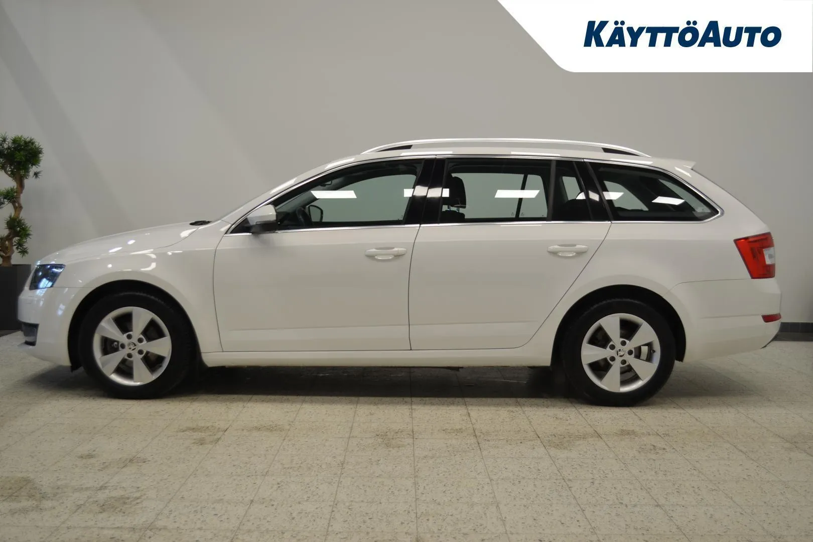 Skoda Octavia BSU-196 carousel image