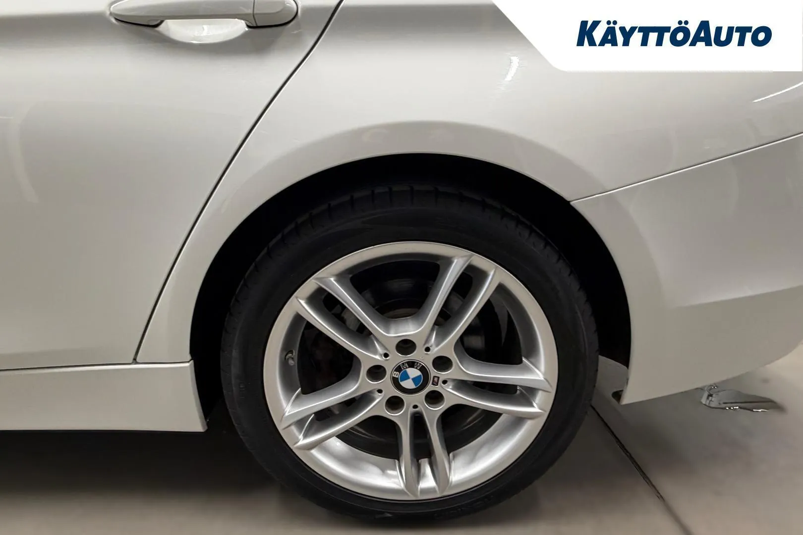 BMW 320 ZLN-486 carousel image