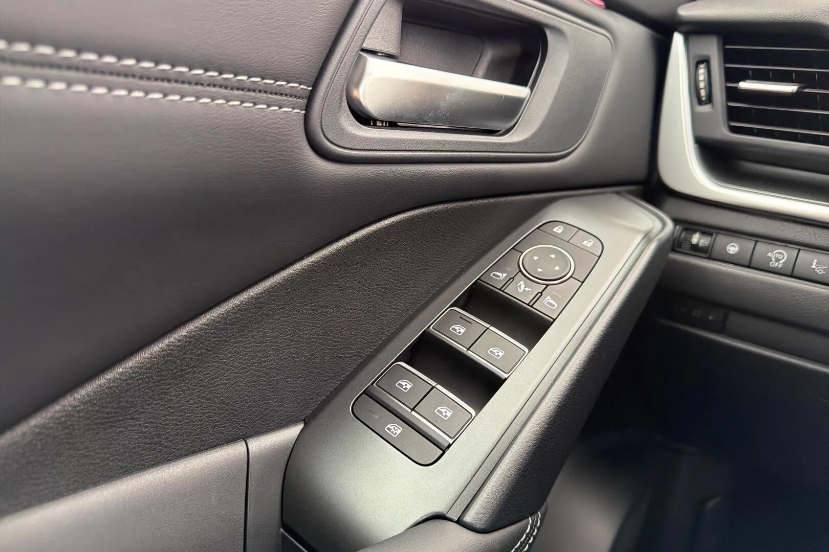 Nissan Qashqai SRN-621 carousel image