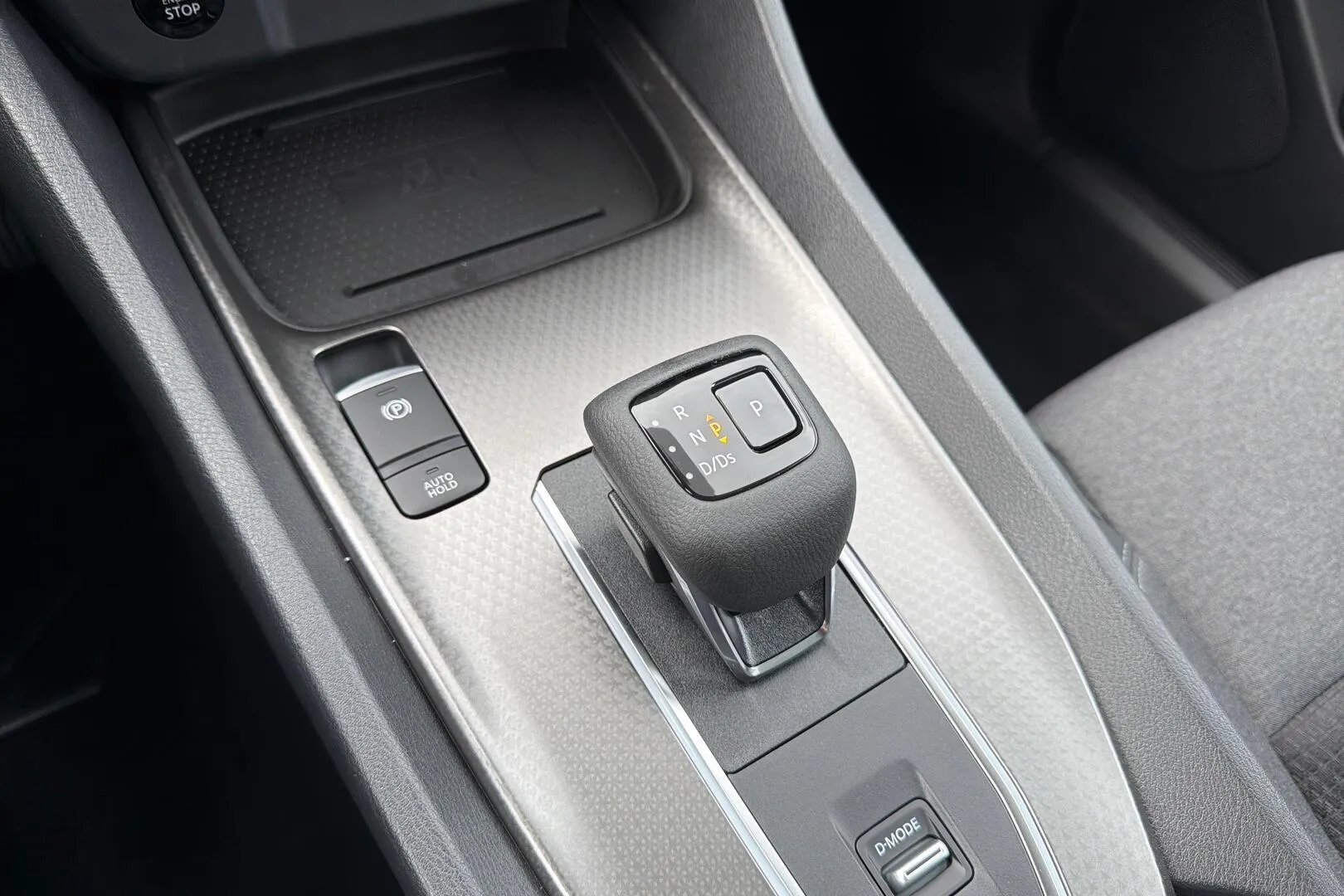 Nissan Qashqai SRN-621 carousel image