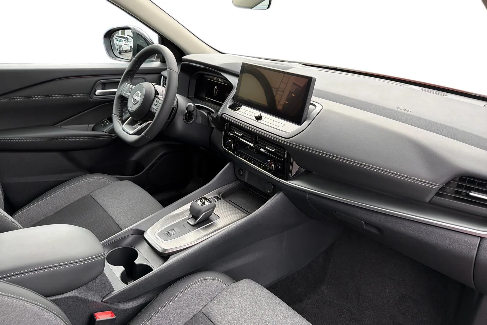 Nissan Qashqai SRN-621 carousel image
