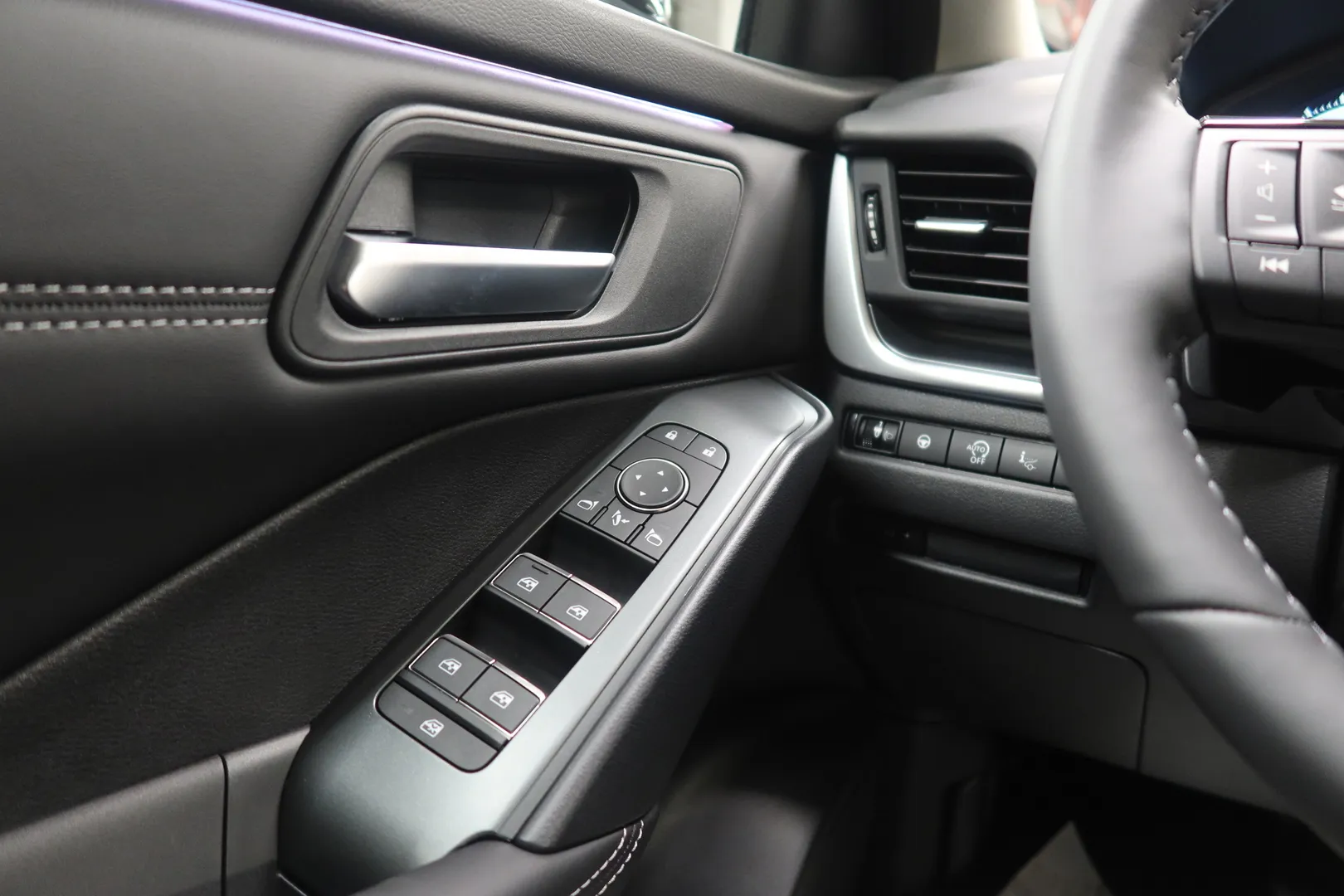 Nissan Qashqai SRN-621 carousel image