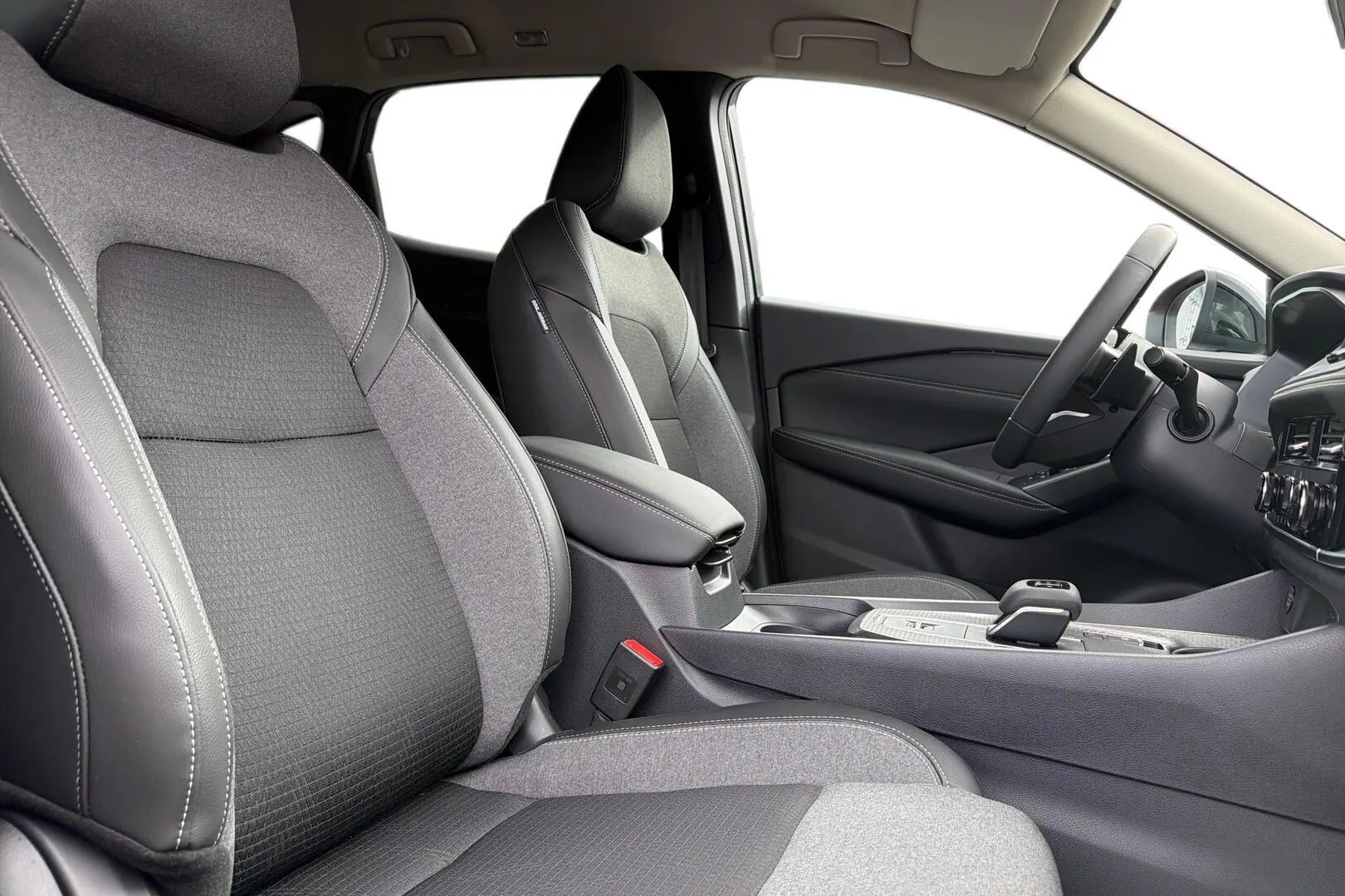 Nissan Qashqai SRN-621 carousel image
