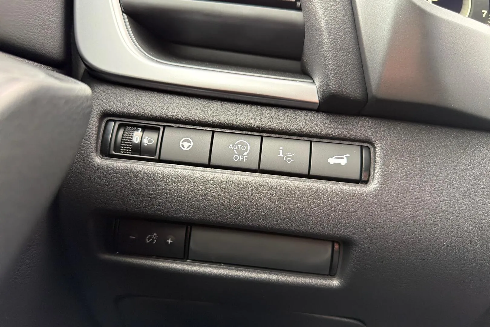 Nissan Qashqai SRN-621 carousel image