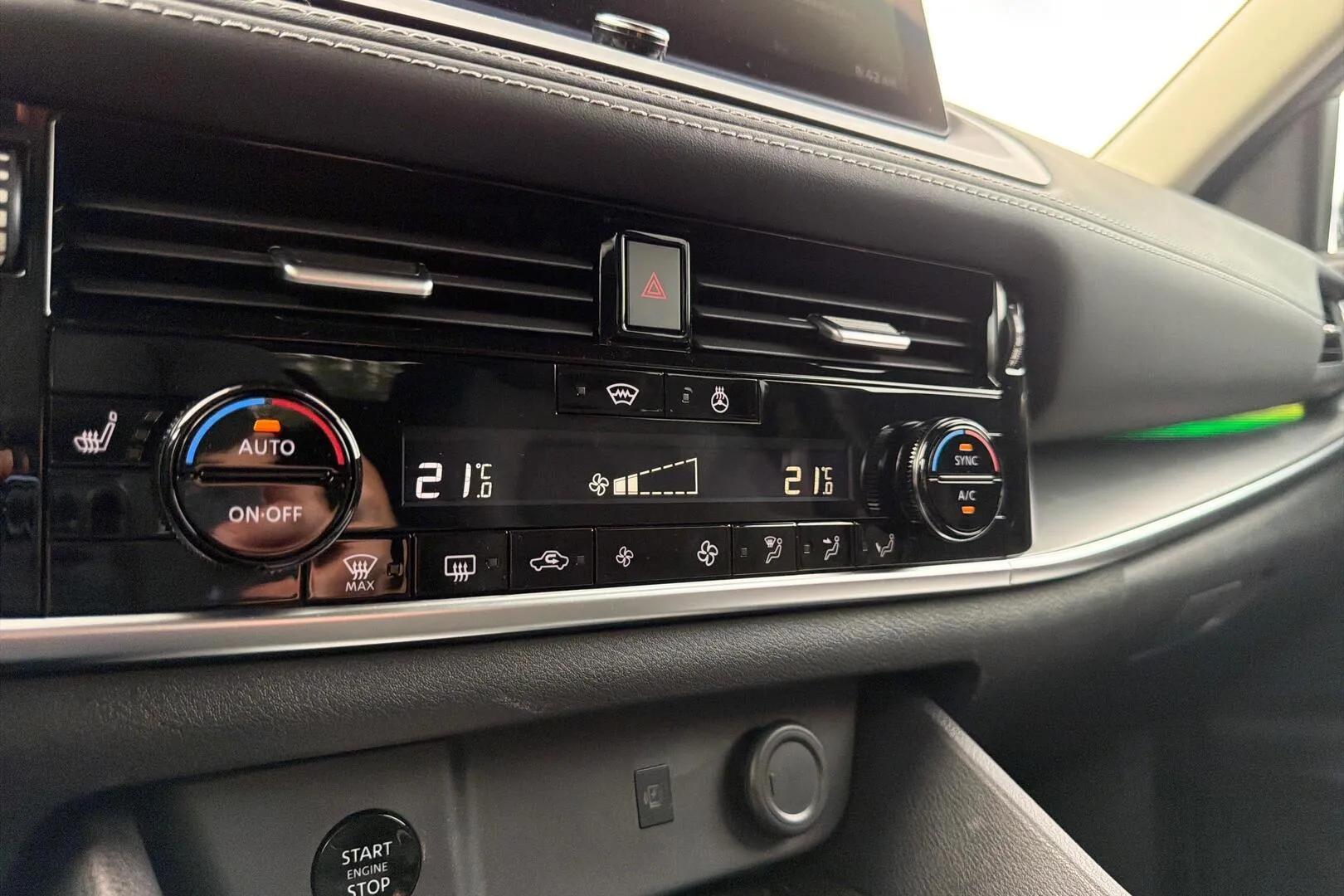 Nissan Qashqai SRN-621 carousel image